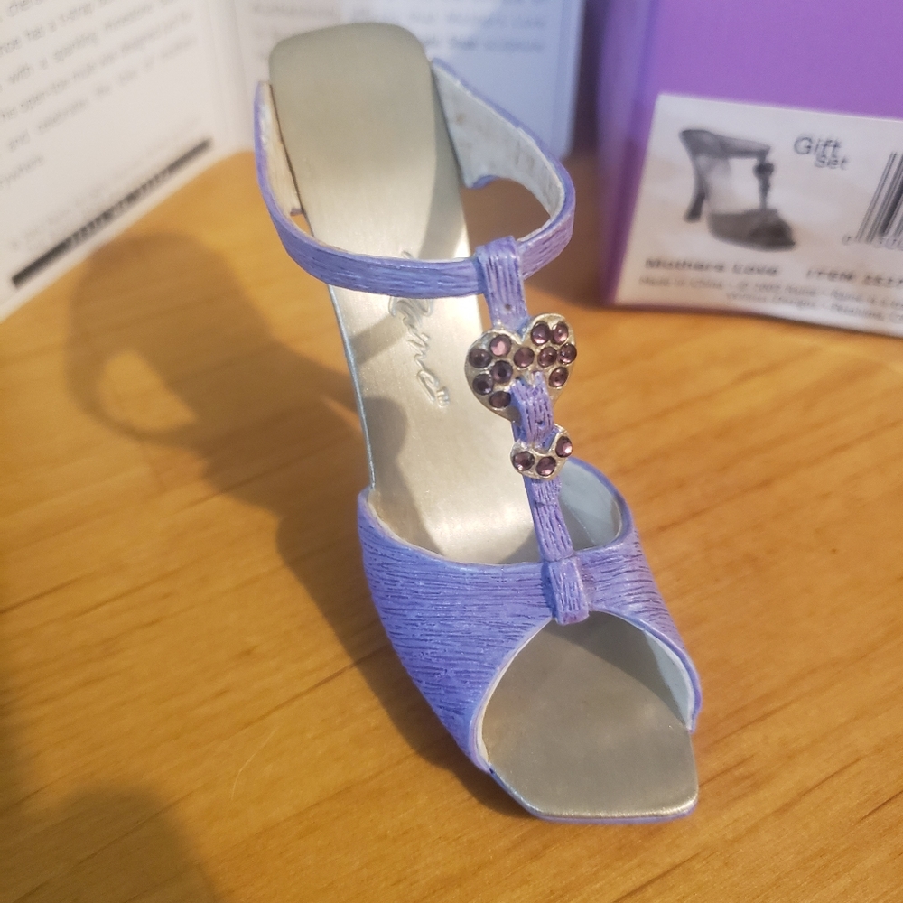 Just the Right Shoe,  Mothers Love, 2002, 25374